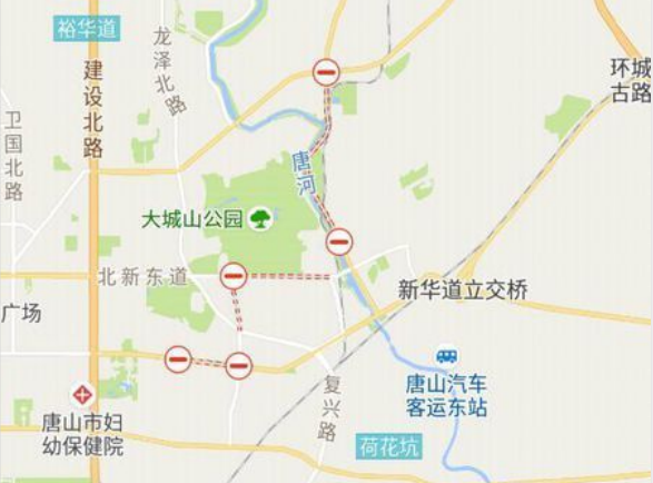 高德地图里红色双虚线表示什么意思-第1张-交通-答答问