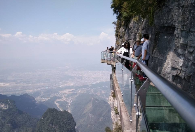 张家界的玻璃栈道有多长？-第1张-旅游-答答问