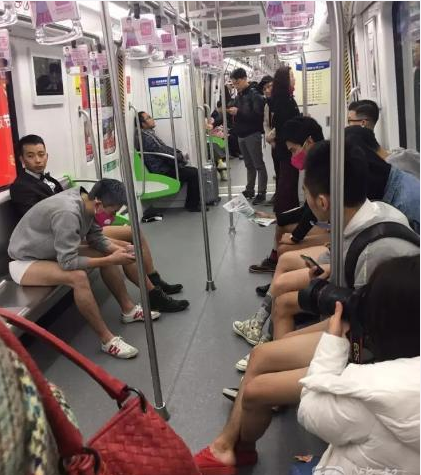 10个男生当众脱裤子是为了什么-第1张-交通-答答问
