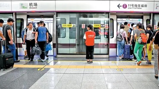 深圳地铁两名乘客抱摔互殴，他们将会受到怎样的惩罚-第1张-交通-答答问