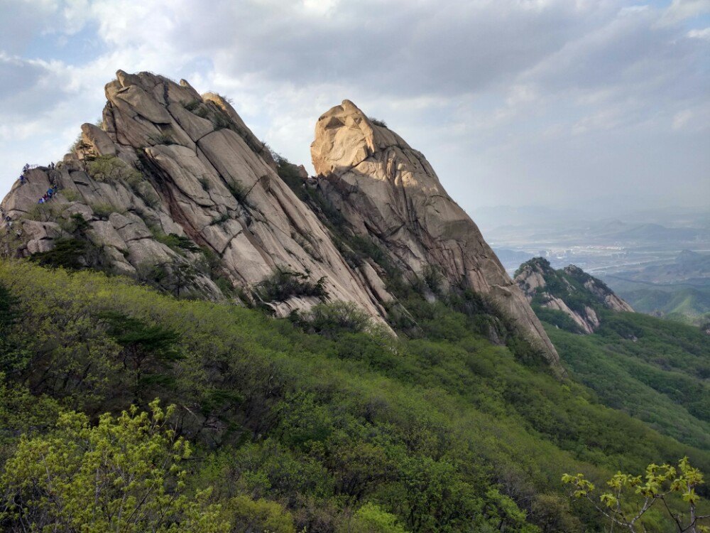 请问丹东凤凰山玻璃栈道是不是在凤城,那鸭绿江呢,求丹东旅游攻略,谢谢-第1张-旅游-答答问