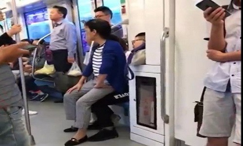 南京大妈为何在地铁怒坐美男大腿上-第1张-交通-答答问