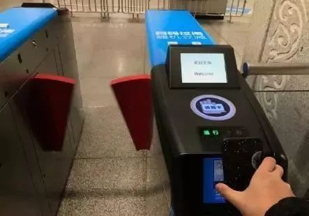 支付宝扫码坐地铁和自助取票哪个方便-第1张-交通-答答问