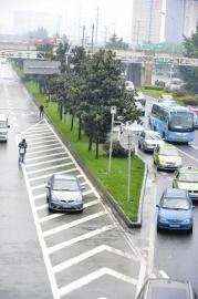 有没有人在成都三环路主道33km+470m苏坡立交至草金立交出口匝道那违规-第1张-交通-答答问