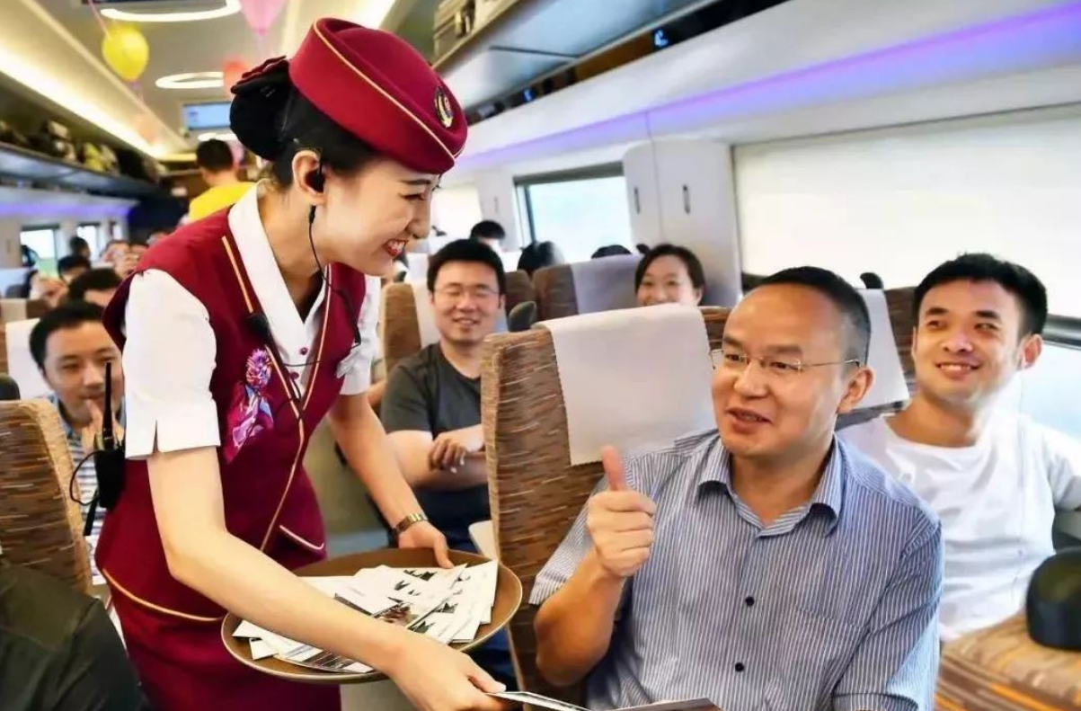 为什么有的普通列车快餐二三十块，高铁却要五六十块的-第1张-交通-答答问