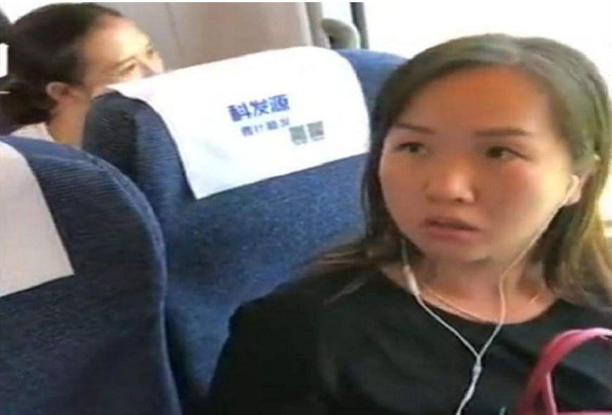 再现女子高铁霸座，且霸座后辱骂被占位男子，为何霸座者敢如此嚣张-第1张-交通-答答问