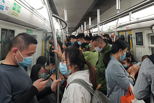 西安女子被地铁保安拖拽下车，现场的情况怎么样-第1张-交通-答答问