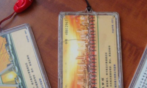 南京地铁里，两个人，只有一张公交卡，能刷两个人吗，为什么-第1张-交通-答答问