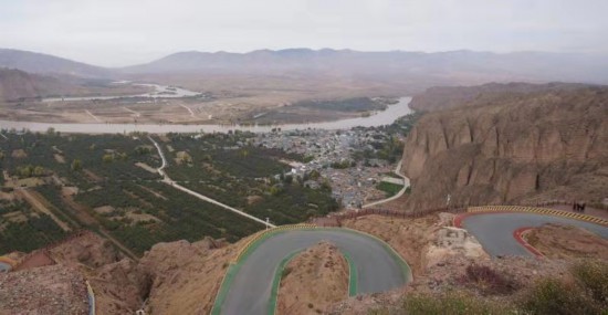 去黄河石林景区有个22道弯，路好走不，容易晕车吗？-第4张-旅游-答答问