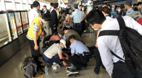 男子地铁站内晕倒抢救无效离世，致其晕倒的原因是什么-第1张-交通-答答问