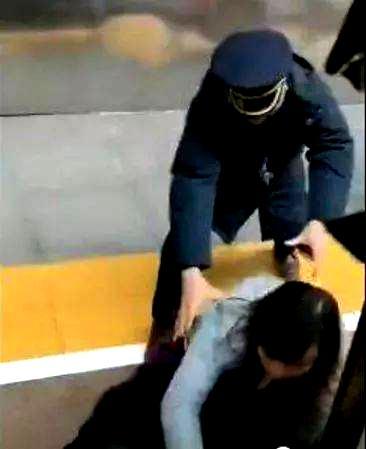 拦高铁的女教师事件，你怎么看-第1张-交通-答答问