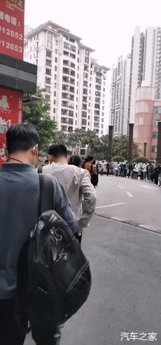 广州地铁早高峰50万人！限流站外排队两三百米-第1张-交通-答答问