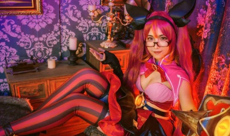 cosplay女孩在地铁上炒作装被陌生大妈骂，称得上cos之痛么-第1张-交通-答答问