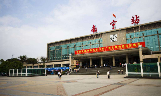南宁站和南宁东站哪个离吴圩机场近-第1张-交通-答答问