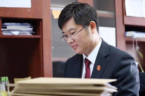 男子高铁霸座被刑拘5日，你怎样看待高铁霸座行为-第1张-交通-答答问