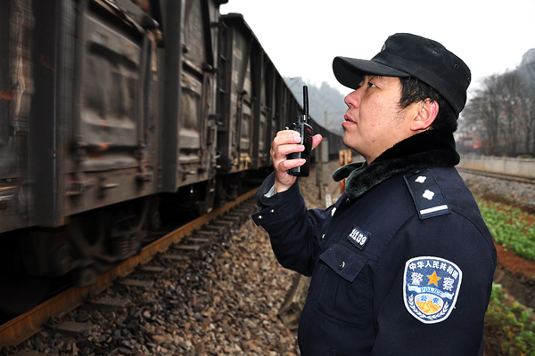 铁路警察是正式的警察吗 是公务员吗-第1张-交通-答答问