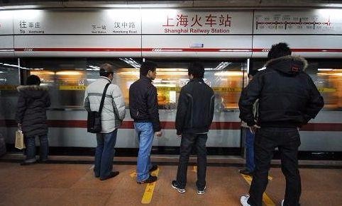 男子地铁随地吐痰将会受到什么样的处罚-第1张-交通-答答问
