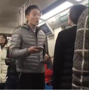 男子地铁辱骂两女孩是怎么回事-第1张-交通-答答问