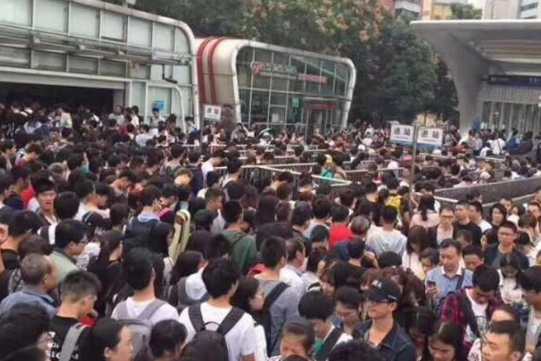 武汉地铁国庆客流高峰光谷站1小时2万人进站吗-第1张-交通-答答问