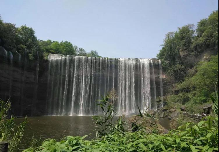 万州大瀑布有什么独特的风景，能胜过黄果树瀑布？-第2张-旅游-答答问