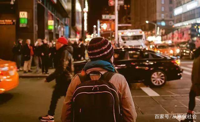 清晨的地铁与午夜的海淀黄庄，北京打工人的流调凭什么感动全国-第1张-交通-答答问