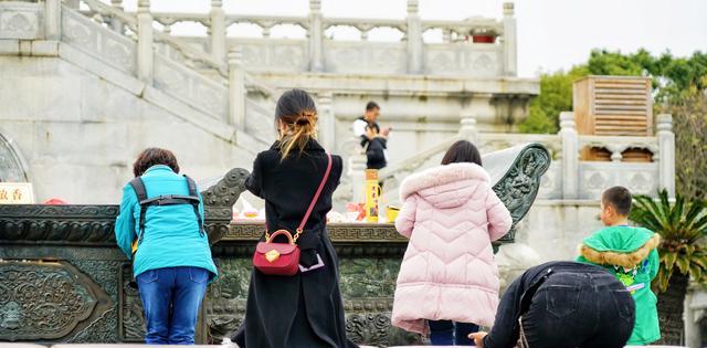 上普陀山祈福的时候，为什么都说要上三炷香？-第4张-旅游-答答问